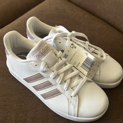 adidas tennis shoes👟