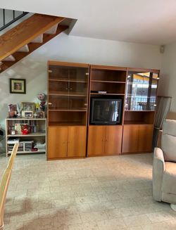 Dono mueble de TV. Está en tres partes. Juntos forman el mueble!