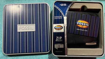 Y2K/2005 Fossil Men's Black Zip Traveler Bifold Wallet, Credit Card Slots, Logo