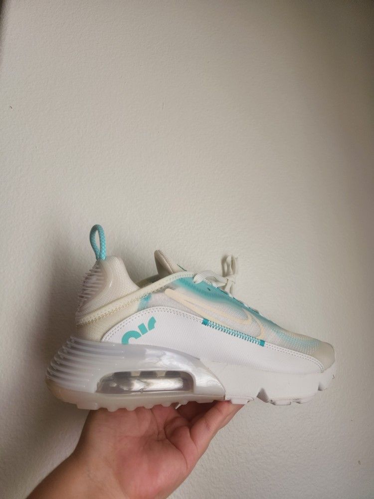 WOMEN'S AIR MAX SIZE 7