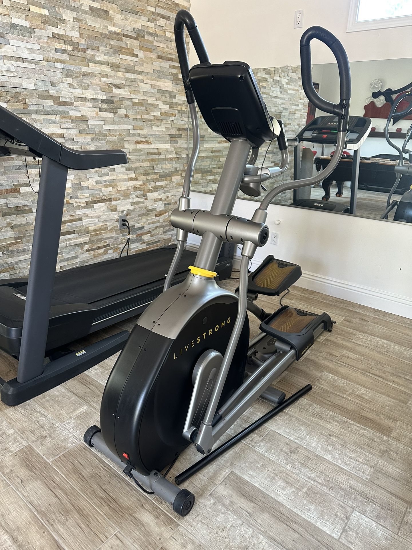 LiveStrong Elliptical
