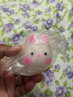 Color changing crunch bunny squishy