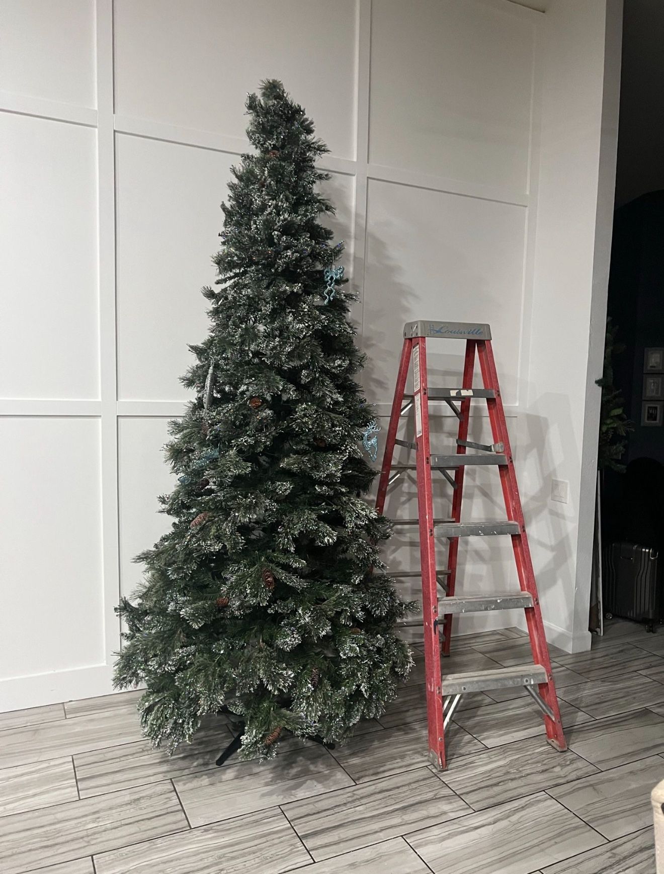 9ft prelit  Christmas tree 