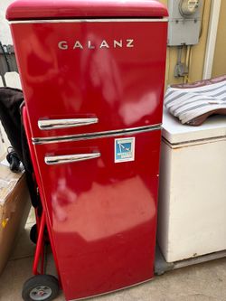 Retro Red Galanz Mini Fridge/Freezer – Vintage Style