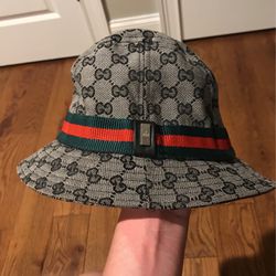 gucci bucket hat size M