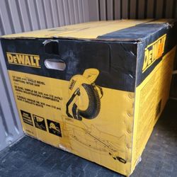 DEWALT
15 Amp Corded 12 in. Single Bevel Compound Miter Saw