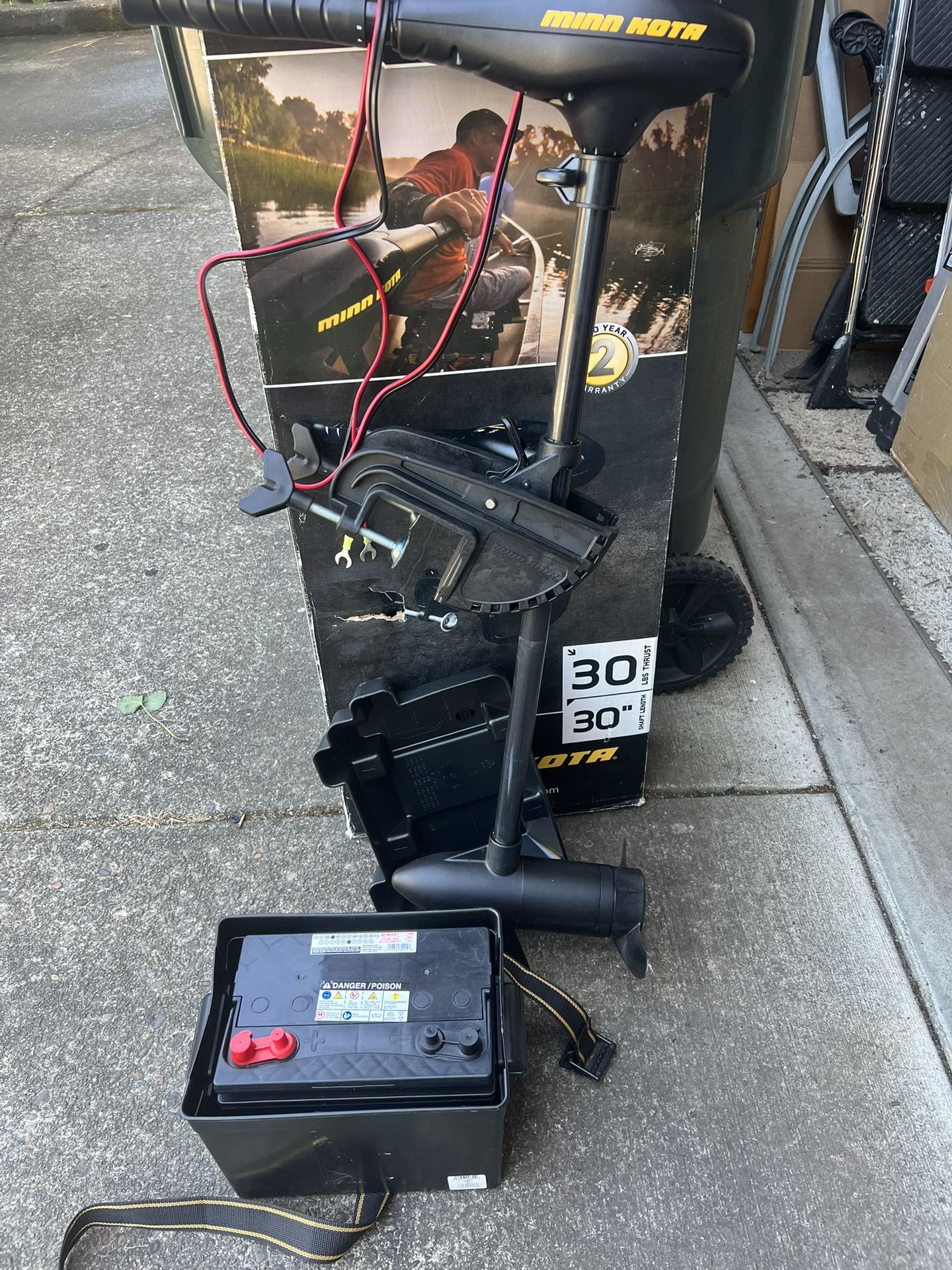 Minn Kota 30 thrust with brand new battery and case.