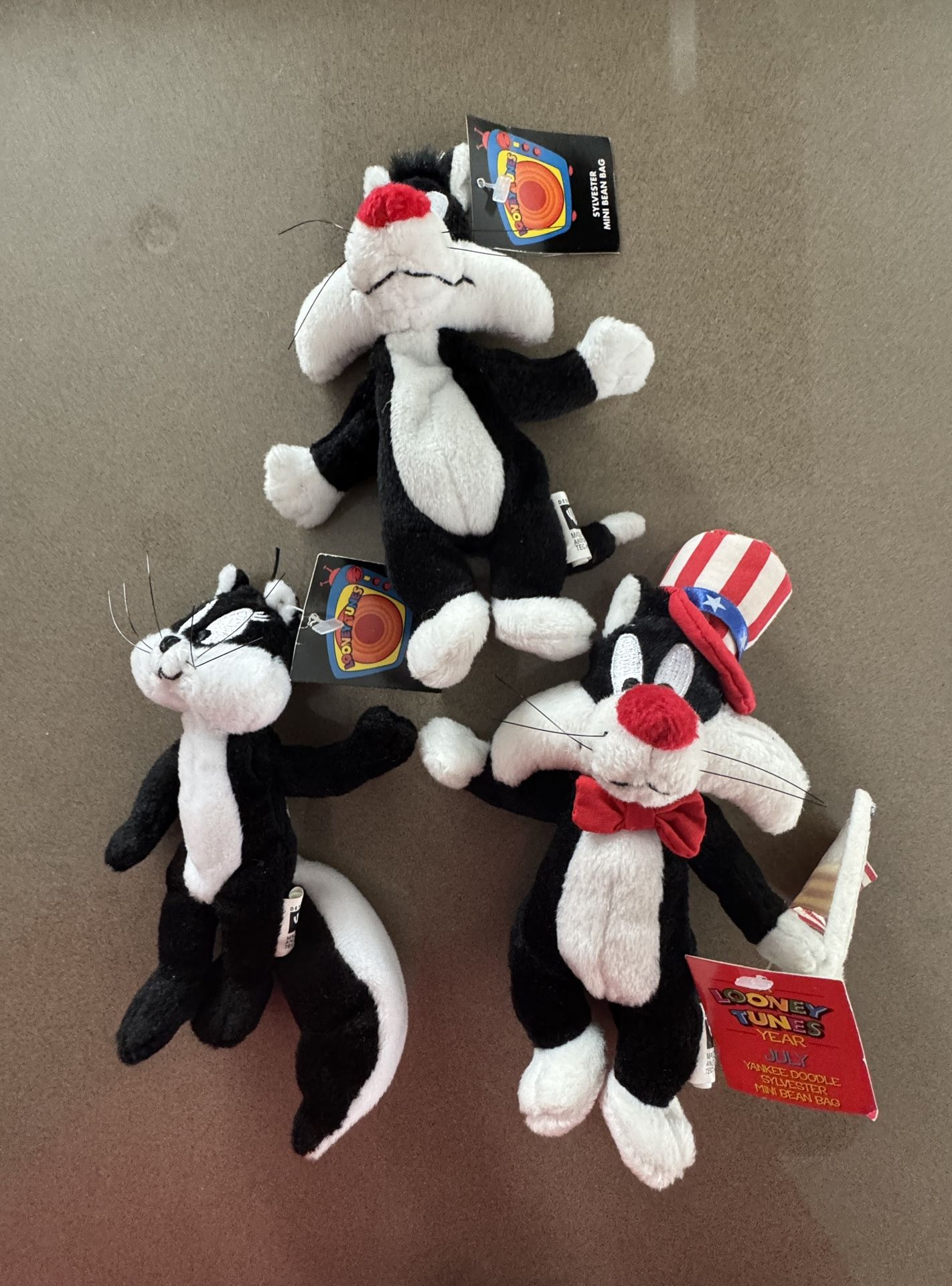 3 Sylvester plush toys from Looney Tunes