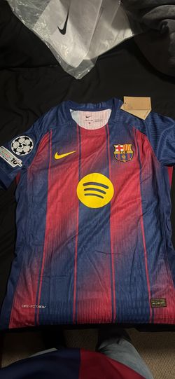 Lamine Yamal player version jersey