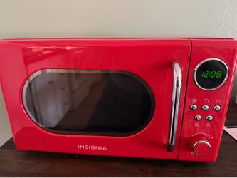 Insignia retro red microwave.