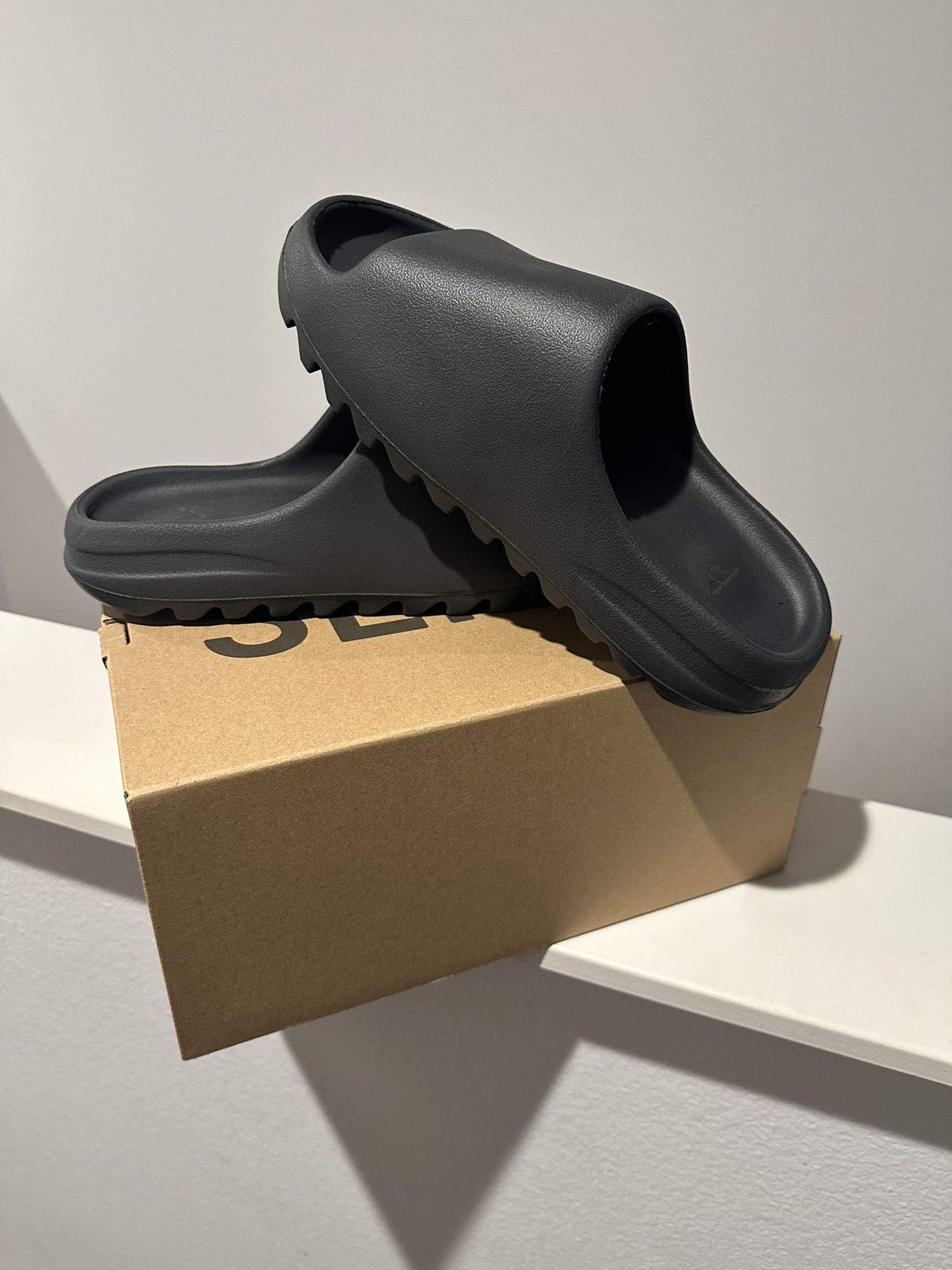 Yeezy Onyx Slidws