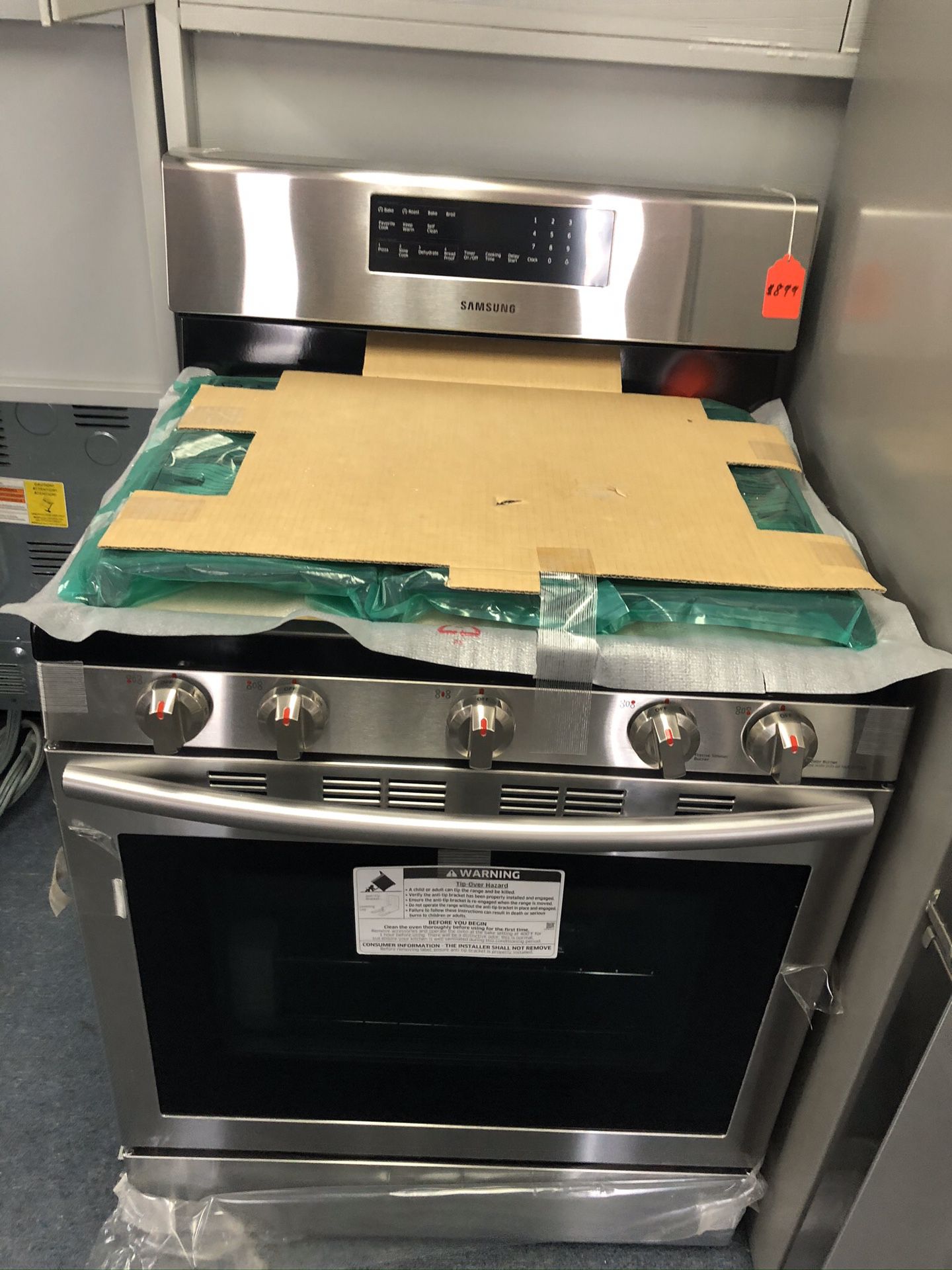 New scratch and dent Samsung gas range stainless steel. 1 year warranty