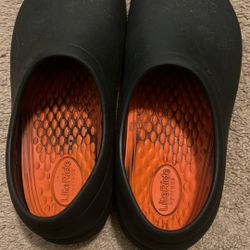 Slip resistant work shoes