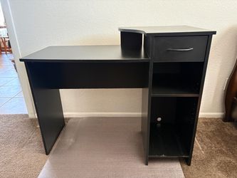 Beautiful Office Desk w/ Chair and Mat