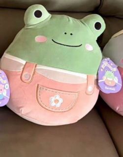Squishmallows adorable green Baratelli the frog plush has pink overalls. It has cute white flower detail on pocket. New with Tags