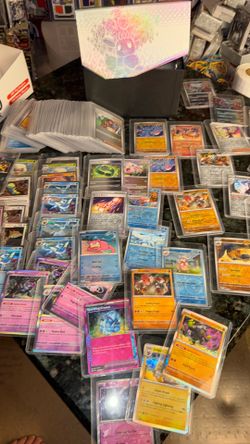 ⭐️Pokemon⚡️Prismatic evolutions- ⭐️⭐️Holos, Rev 100+ in plastic +400 Base Cards