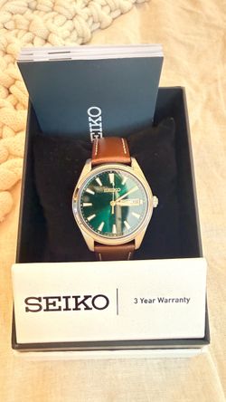 Seiko Essentials / Dress Series model featuring a deep green sunburst dial.