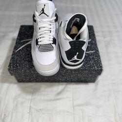 AIR JORDAN 4’s RETRO ‘MILITARY BLACK’