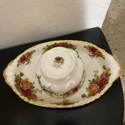 SET ANTIGUO DE TAZAS DE PORCELANA FILETEADO 