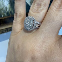 14K White Gold Natural 1.5ct Diamonds Gorgeous Ring 