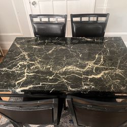 Dining Table Set with 4 Chairs – Excellent Condition