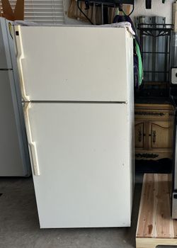 Fridge / Refrigerator 61 L x 28 W x 27 D