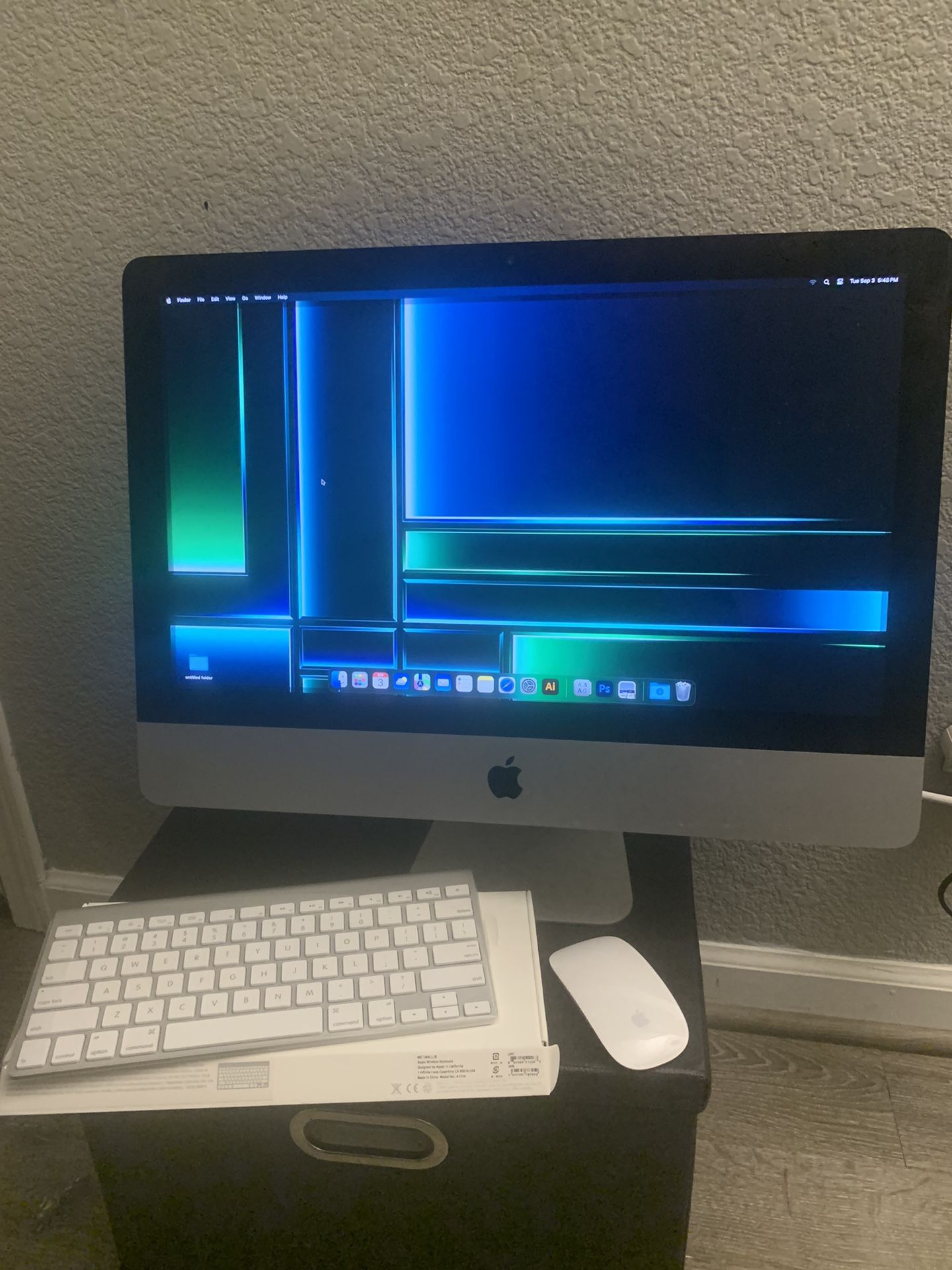 2019 iMac 4K Retina 21.5 inch / Intel i3, 8GB RAM, 1TB HD