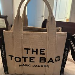 MARC JACOB"S TOTE BAG ORIGINAL , IN GREAT CONDITION 