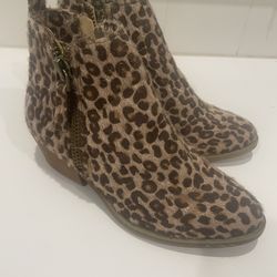 Very G Women’s Leopard Bootie, Size 8