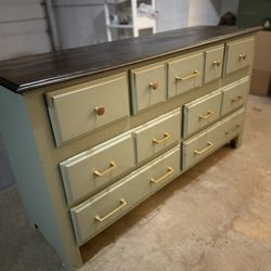 Beautiful Refurbished 7-Drawer Dresser
