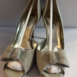 Woman’s High Heels, Silver 7.5