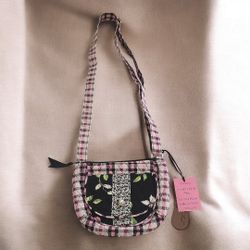 Vintage couture cloth crossbody 
front flip snap enclosure pocket.
interior has two slip pockets.
