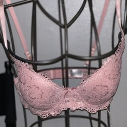 NEVER WORN PINK LACE BRA