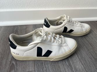 Men’s Veja Leather Shoes (size 7)