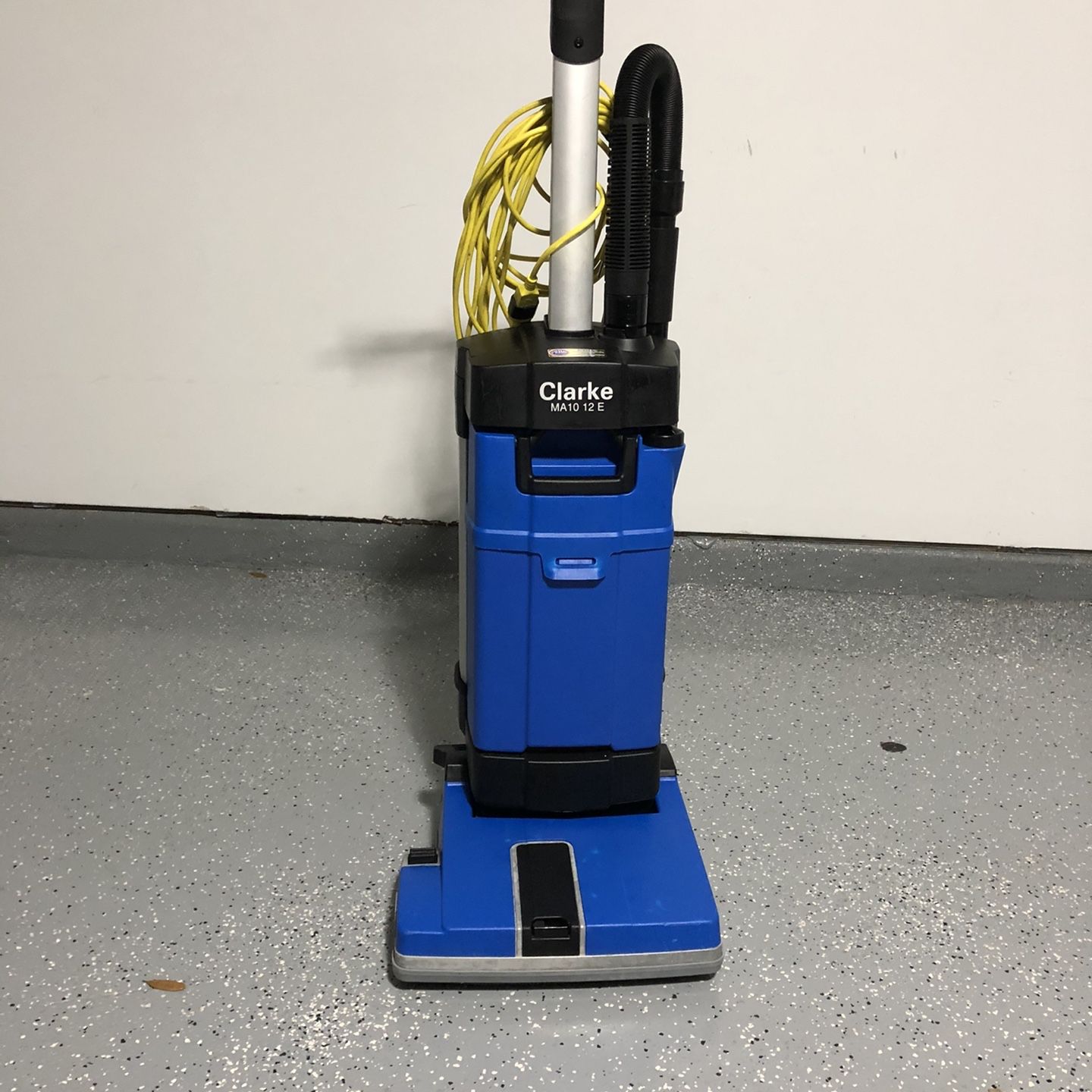 Clarke MA 12 10E Commercial Floor Scrubber And Vaccum