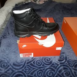 Nike Mona Mens Size 13