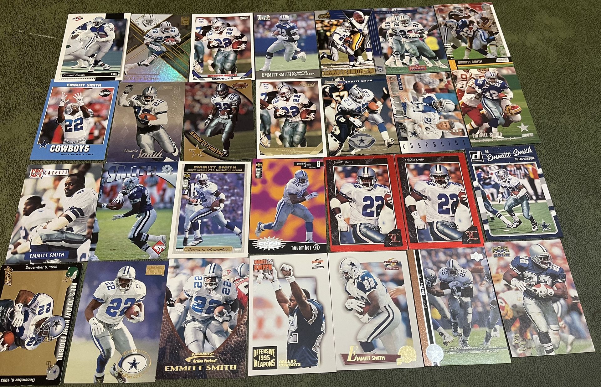 Lot Of 28 Emmitt Smith Football Cards