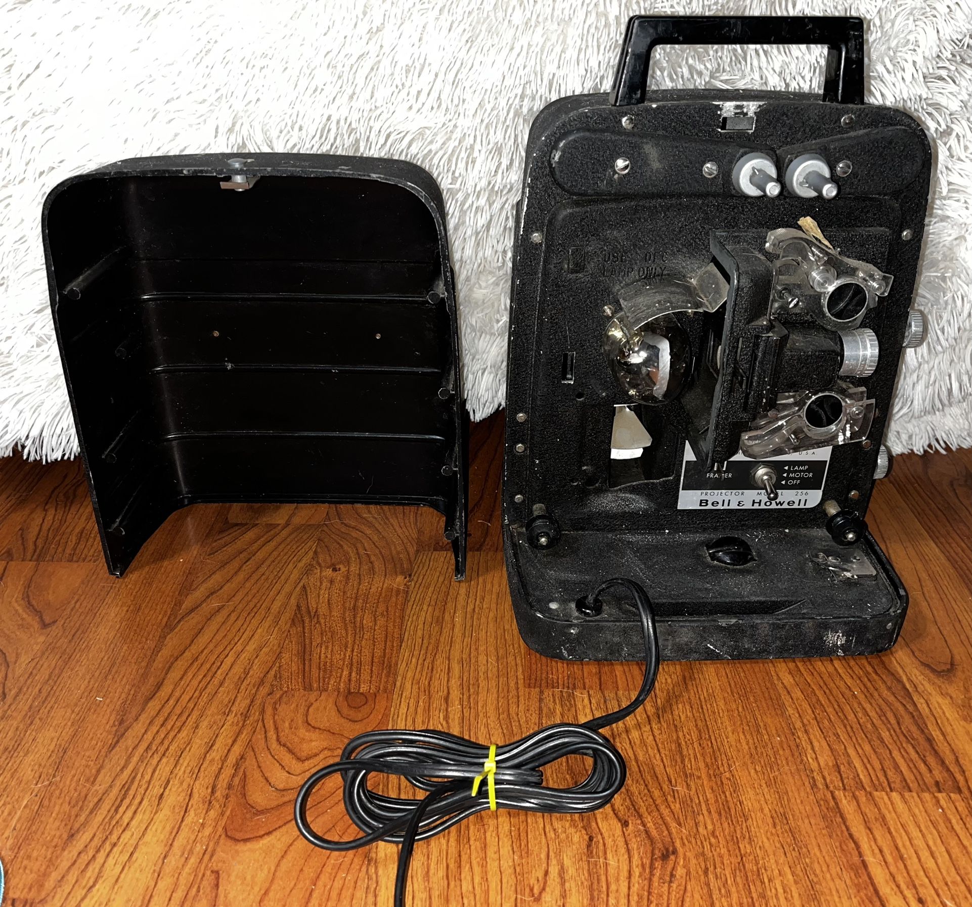 Vintage 1950’s Bell & Howel Model 256 8mm auto load projector- needs new bulb pm  Pick Up Lakewood