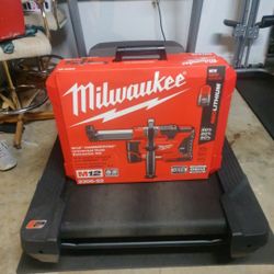 M12 Milwaukee Hammervac 