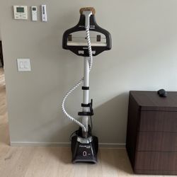 ROWENTA MASTER VALET GARMENT STEAMER IS6300