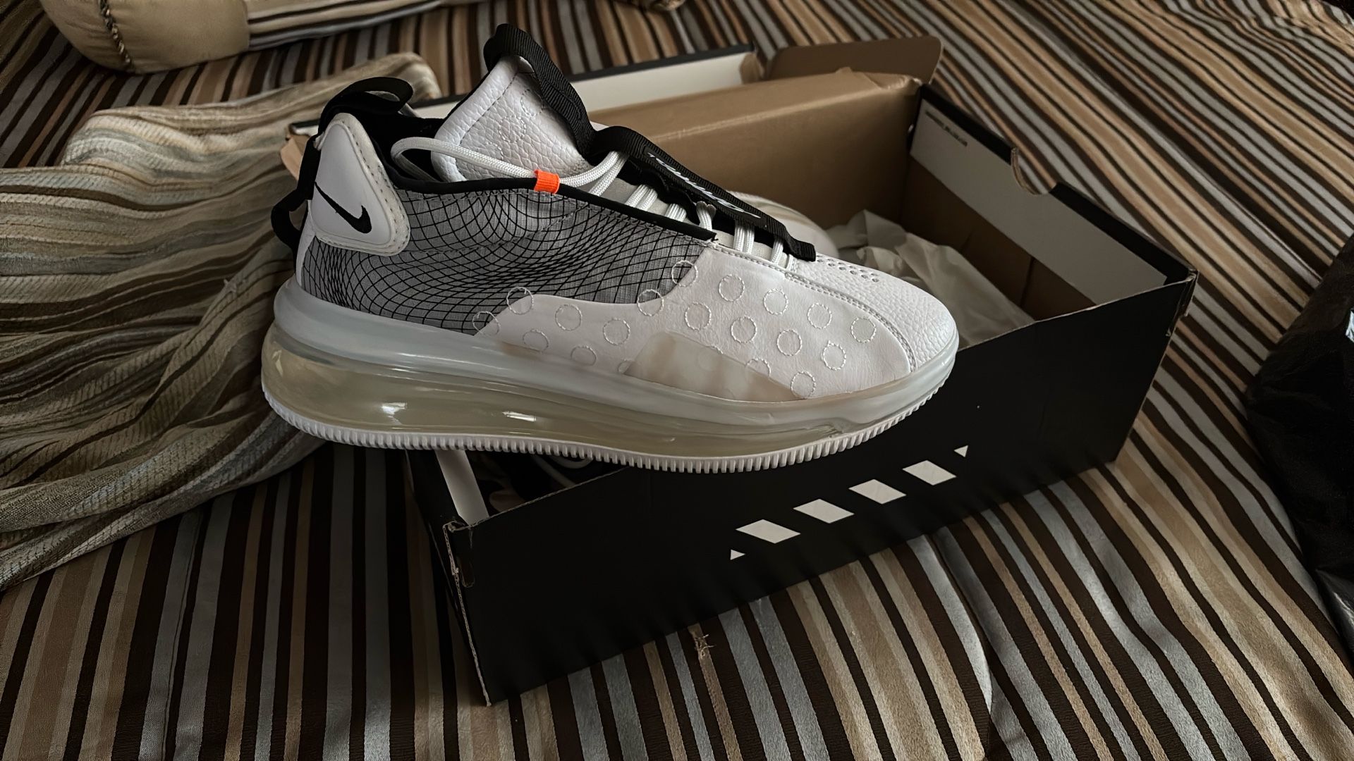 Nike Air Max 720 Waves