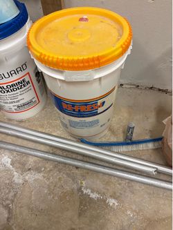 Refresh 68% Calcium Hypochlorite Pool Shock