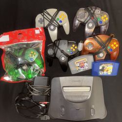 Nintendo 64 Bundle With 2 Games (Mario Party 3 & 007) And 5 Controllers 