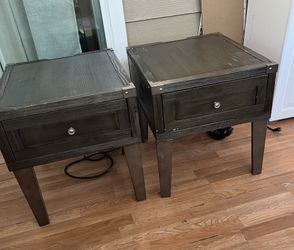 Signature Design By Ashley Todo Square Ends Tables 