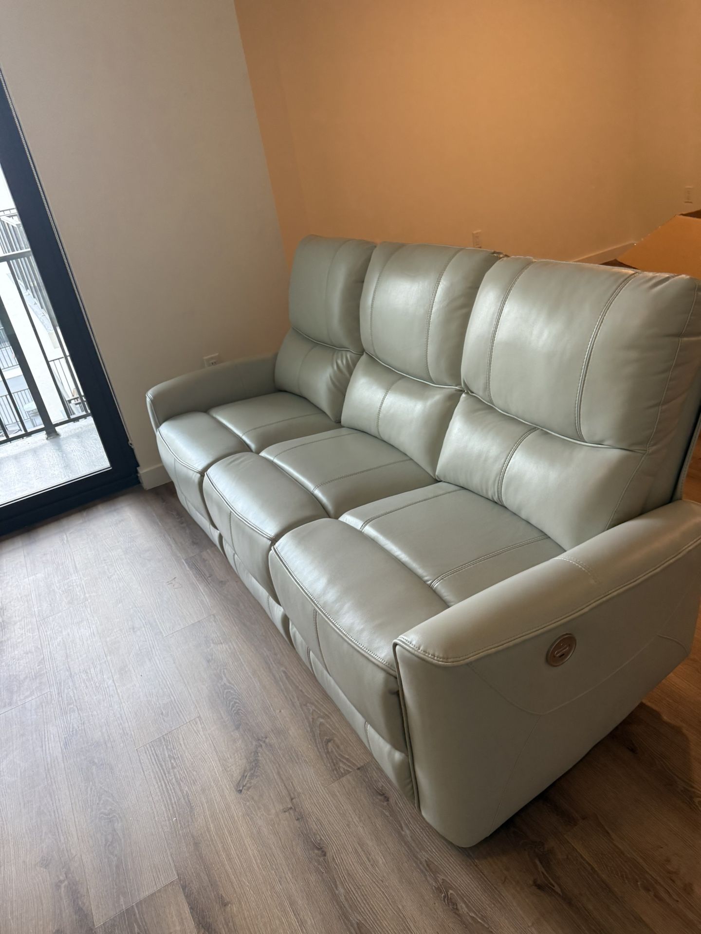 DOVE GRAY recliner sofa 😍😍👏🏻👏🏻