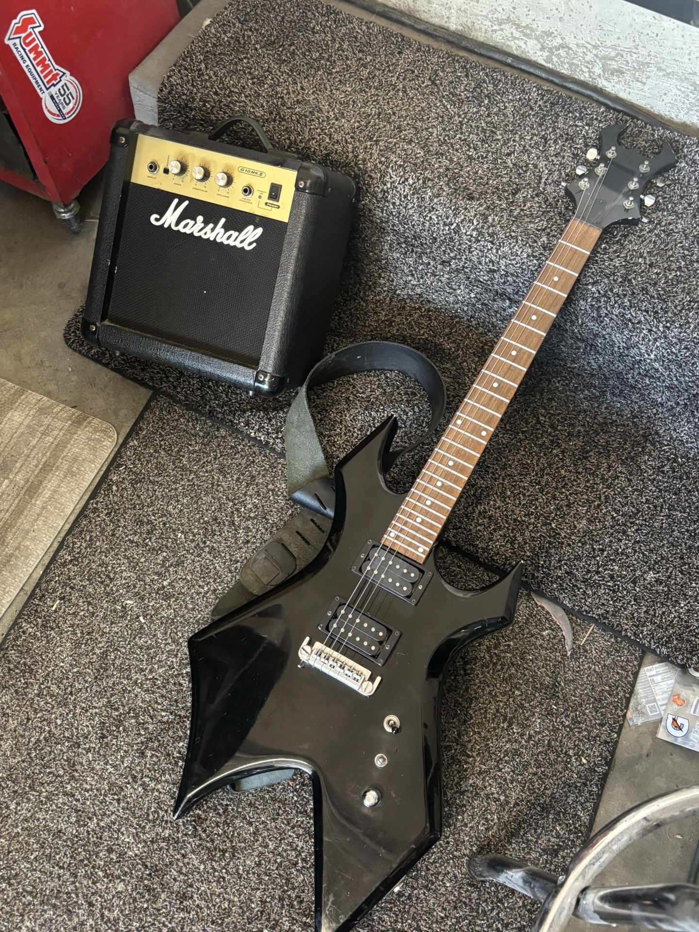 BC Rich Warlock With Amplifier