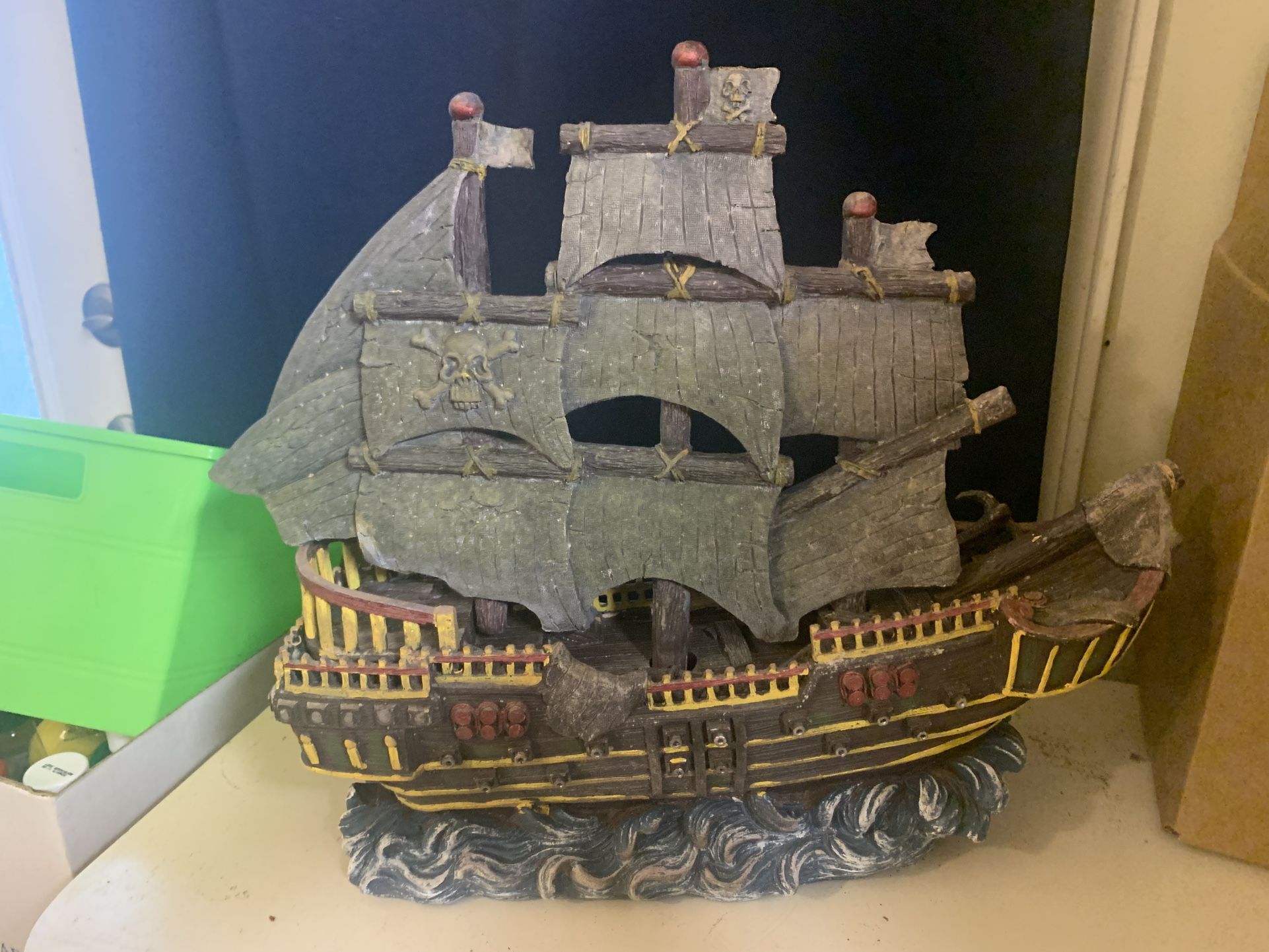 Aquarium ship In Great Condition