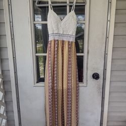Vine and valley maxi dress size small