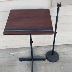 Pulpit with microphone holder