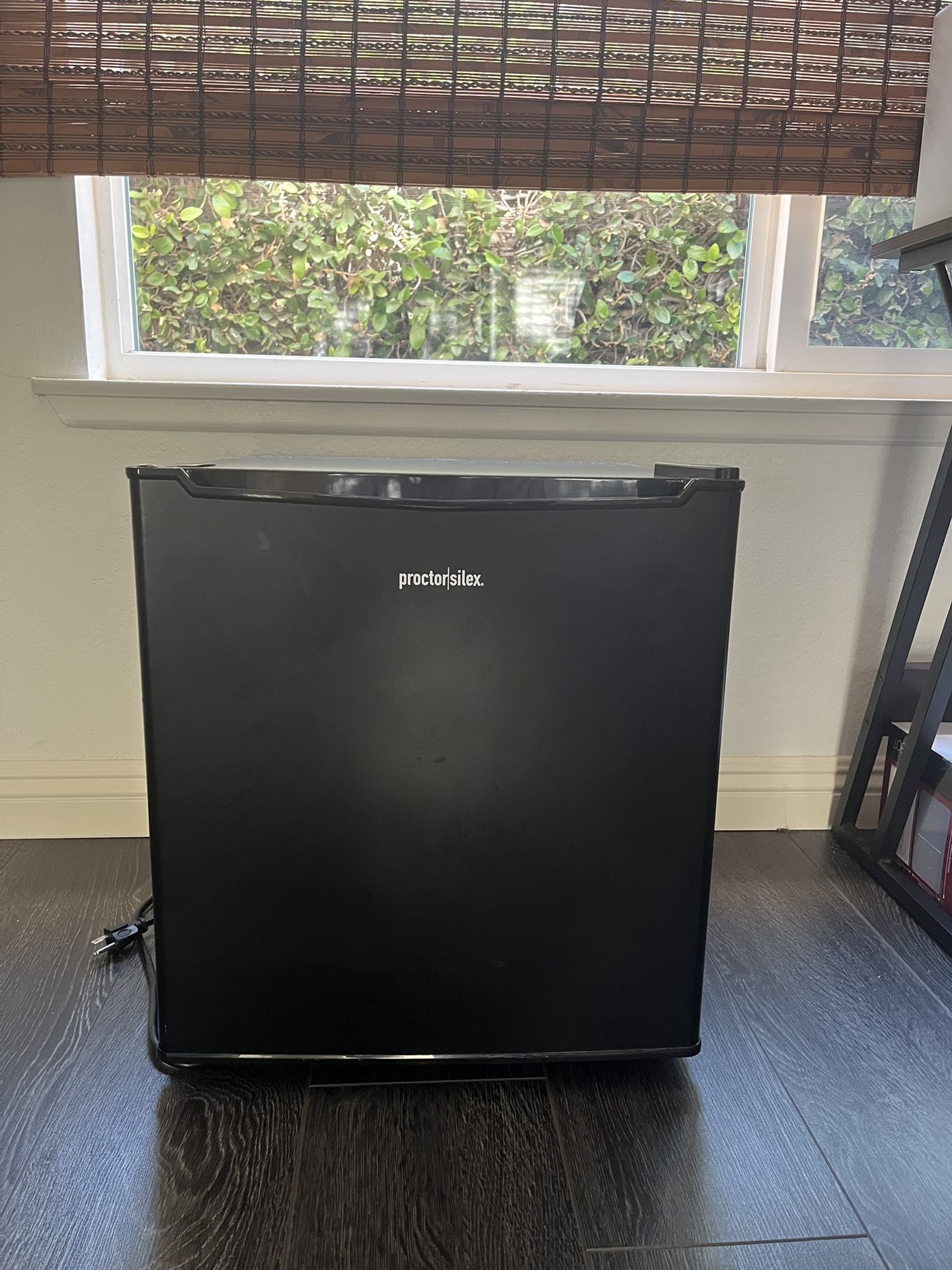 Proctor — Silex Mini Fridge